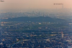 比叡山から鳩ヶ峰(男山)の向こうに「あべのハルカス」を望む 2013年8月