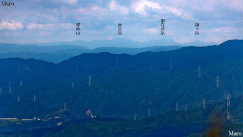 岩湧山から遠くに御在所岳など鈴鹿山脈の山々を望む 2013年9月