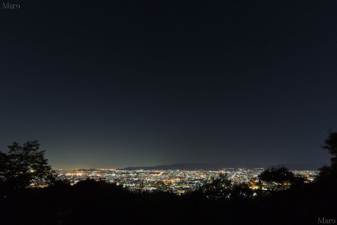 伏見稲荷大社 荒神峰（稲荷山）の夜景 京都の夜景と夜空 京都市伏見区 2013年11月