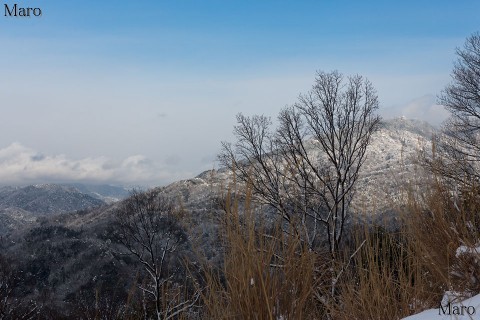 大文字山の火床から雪が深そうな比叡山(四明岳)を望む 2015年1月