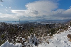大文字山の山頂(三角点)から京都盆地、山科盆地の雪景色を望む 2015年1月