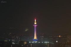 紫色(パープル)の京都タワーと伏見桃山城のライトアップを船岡山から遠望 2016年2月27日